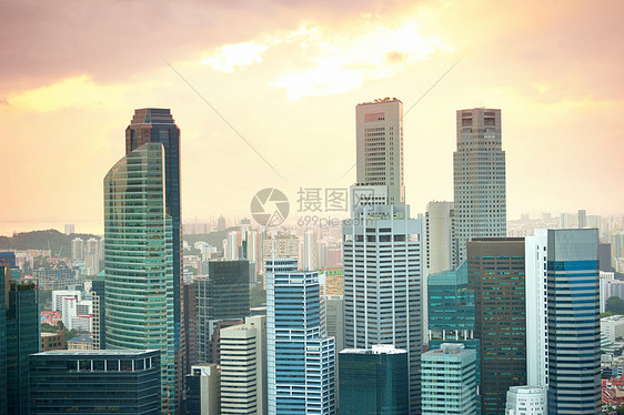 充满多彩的新加坡海岸码头中心河岸反射商业建筑蓝色摩天大楼办公室图片