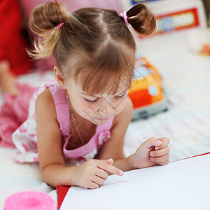 绘画女孩福利女儿铅笔艺术家教育童年房间学习专注说谎图片