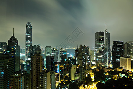 中半夜香港城市蓝色摩天大楼景观天空金融商业建筑天际地标图片