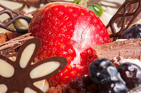 特写美味的甜点糕点配料水果美食食物派对巧克力生日紫色餐厅图片