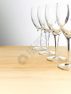 空葡萄酒杯水晶酒杯饮料桌子餐厅庆典玻璃背景图片