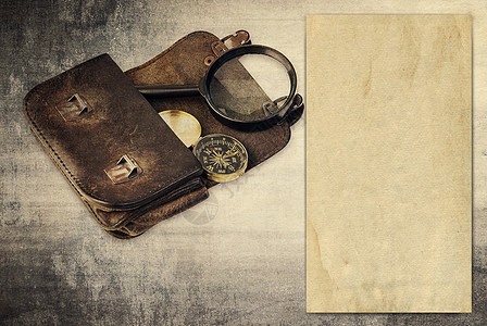 带有旧纸 钱包和罗盘的原始背景图片