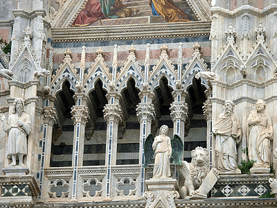 Duomo外表的建筑细节 锡耶纳拱廊宽慰窗饰雕塑首都门户网站建筑学耳堂大理石艺术图片