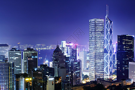 晚上在香港的办公大楼日落天空地标建造商业景观蓝色旅行城市摩天大楼图片