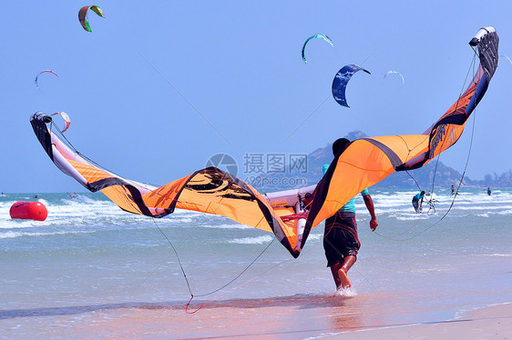 在泰国华欣的Kite冲浪或风筝登机图片