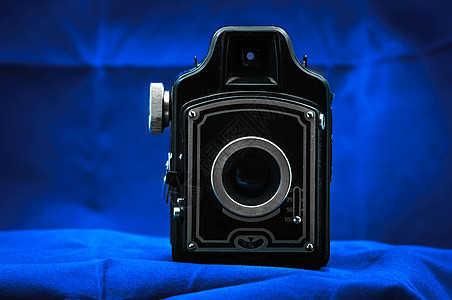 暗底背景的装饰相机工具红色照相机摄影照片镜片电影黑色相框盒子图片