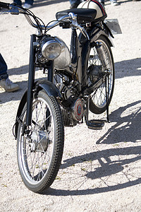 经典摩托车引擎展示车辆发动机街道运输帽子轮子座位蓝色图片