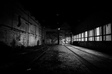 工厂的工业内地车辆城市建筑房间维修黑色车站白色金属地面图片