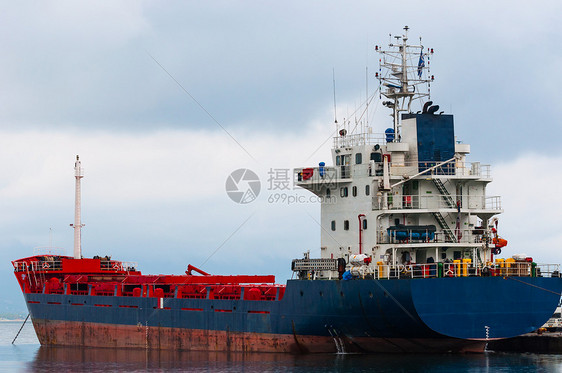 水上大型货轮海洋商船货物加载进口贸易运输商业经济船运图片