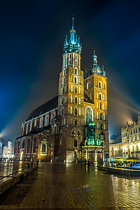 波兰 克拉科夫 夜幕市场广场上帝照明教堂建筑学城市房子大教堂景观游客旅游图片