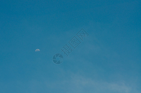 蓝蓝天空气候蓝色环境美丽月亮多云图片