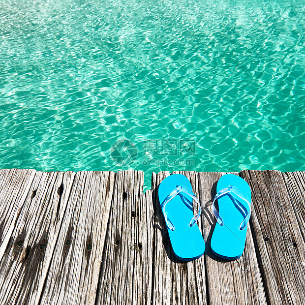 码头滑轮机假期字拖丁字裤海洋绿色蓝色热带平台木板凉鞋图片