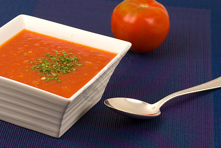 番茄汤起动机香料红色香菜蔬菜草药盘子调味品水平勺子图片