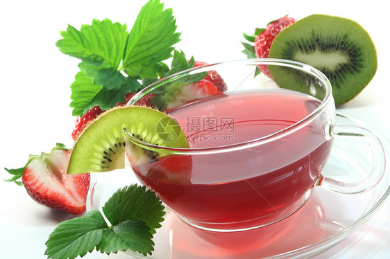 草莓清水茶杯子饮料热饮水果浆果玻璃植物茶杯奇异果草本植物图片
