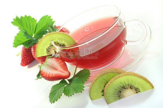 草莓清水茶玻璃草本植物饮料杯子植物奇异果浆果热饮树叶茶杯图片