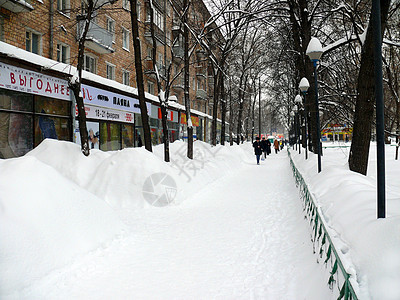 莫斯科下雪后在街上滑雪城市首都季节白色街道雪堆风暴天气降雪景观图片