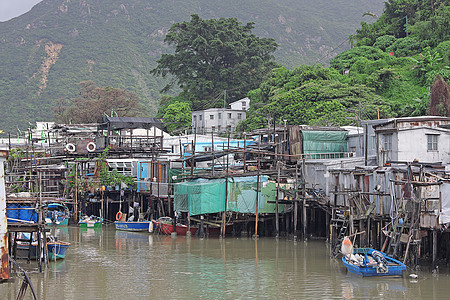 著名的水上木屋村庄窝棚建筑住宅钓鱼场景城市天空旅行蓝色图片