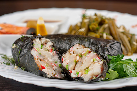 美味的鱼盘蔬菜美食螃蟹营养柠檬叶子鱼片桌子海鲜豆子图片