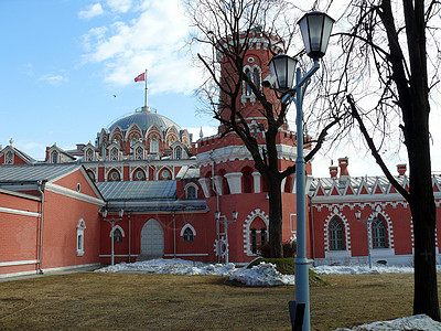 Petrovski在俄罗斯莫斯科的宫殿旅行地标财产博物馆窗户装饰品天空石头艺术石工合奏图片