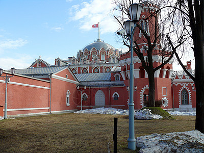 Petrovski在俄罗斯莫斯科的宫殿旅行废墟历史装饰品建筑城市窗户公园石工建筑学房子图片