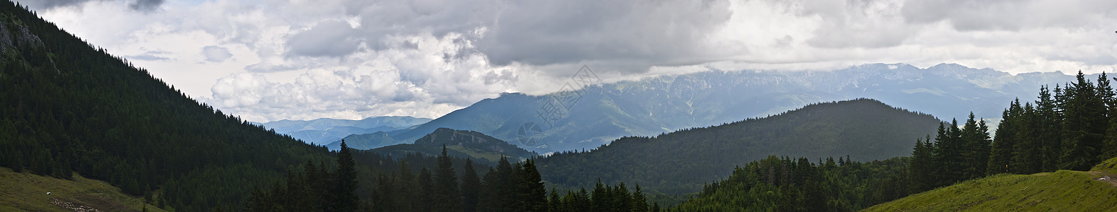 喀尔巴阡山脉的全景背景 美丽的山区和土地公园顶峰荒野旅游场地爬坡旅行岩石风景国家图片