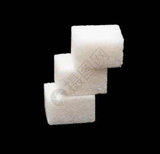 黑色背景的三块糖糖果立方体咖啡化合物水晶活力白色骰子积木碳水图片