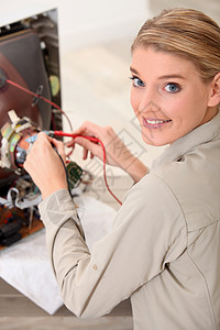 女电工电子产品专家绘画职业测试电缆灰色头发工具衬衫图片