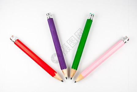 白色背景外缘上的巨型钢笔紫色红色粉色绿色图片
