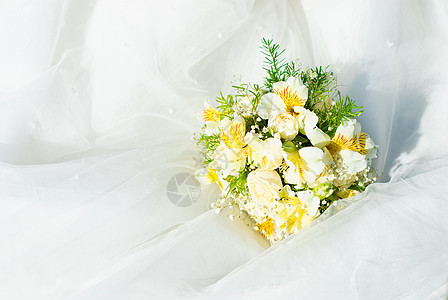 婚礼花束仪式玫瑰妻子白色新娘裙子新人庆典背景图片