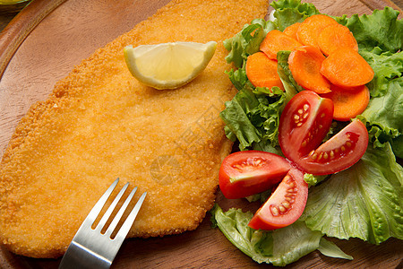 炸鱼片桌子食物鱼片盘子鳕鱼蔬菜栖息沙拉食谱营养图片
