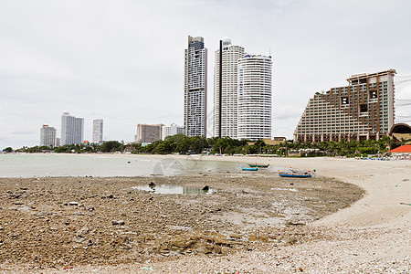 海滩边的现代酒店 岩石海滩蓝色阳光日出荒野海岸太阳海景海洋运动地平线图片