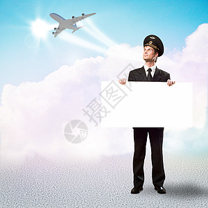以持有空广告牌的形式进行试点飞行员航空蓝色队长领导者邮政卡片旅游广告标语图片