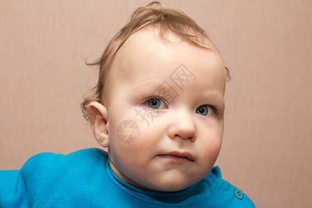 男婴的肖像儿童男生婴儿牛奶尿布白色微笑喜悦牙齿孩子图片