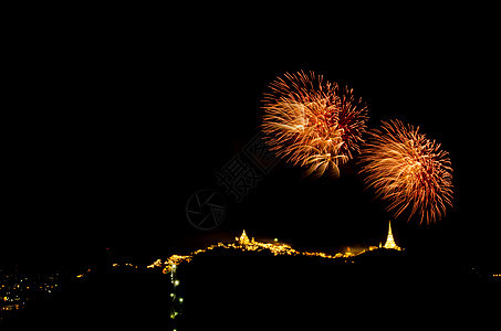 山上泰神庙上的烟花艺术寺庙天空反射奢华焰火建筑学历史展示魔法图片