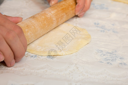妇女手拿金币烘烤食物手指厨师烹饪材料面团小麦面粉用餐图片
