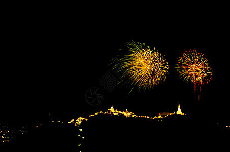 山上泰神庙上的烟花庆典历史旅游焰火艺术建筑学天空节日展示魔法图片