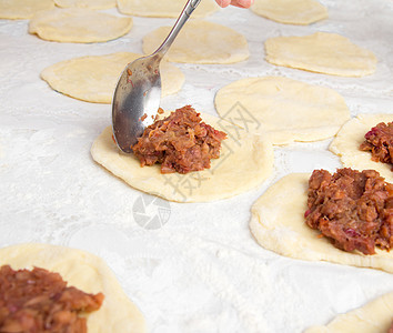 用果酱露出钱烹饪面团包子烘烤酥皮点心糕点水果蛋糕羊角图片