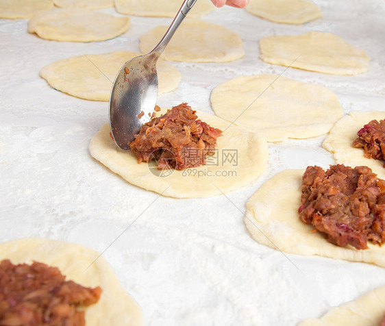 用果酱露出钱烹饪面团包子烘烤酥皮点心糕点水果蛋糕羊角图片