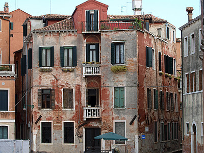 威尼斯建筑学窗户建筑物旅游城市地标缆车百叶窗古董半场图片