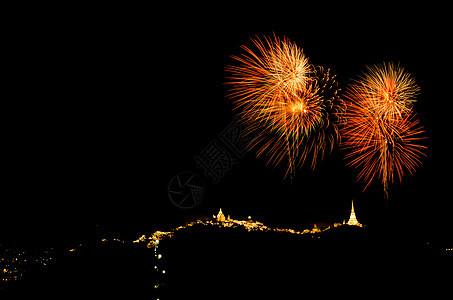 山上泰神庙上的烟花旅游节日艺术天空展示反射焰火庆典历史建筑学图片
