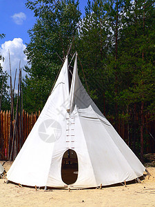 一个印地安泰普提人部落木头帐篷庇护所国家锥体小屋旅游传统乡村图片