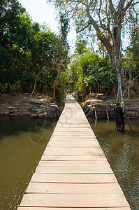 柬埔寨古寺庙的通道图片