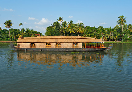 印度喀拉拉腊背水上的豪船风景运河棕榈运输热带血管巡航日落航行船屋图片