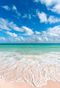 美丽的海滩和海天空海岸浴衣地平线蓝色风景海洋地区晴天图片