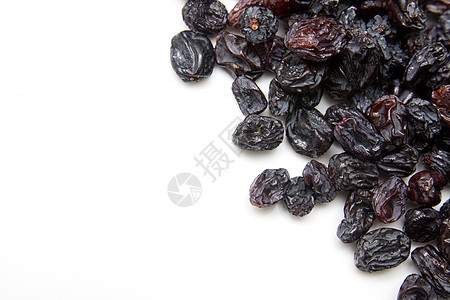 白色背景上的黑葡萄干脱水杂物水果宏观棕色活力季节性美食营养维生素图片