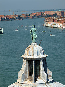 从圣乔治马吉奥雷教堂塔楼看威尼斯运河天线天炉汽艇全景教会圆顶地标风格建筑学图片