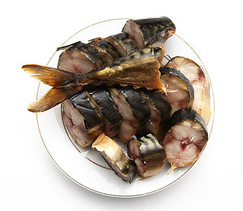白色背景的盘子上烟熏鳄鱼厨师金鱼奢华餐厅午餐脆弱性食物熏制厨房鱼片图片