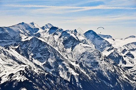 冬季山区和滑坡季节旅行山脉运输地平线天空降落伞肾上腺素挑战荒野图片