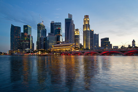 日落时的新加坡河水滨天线图片