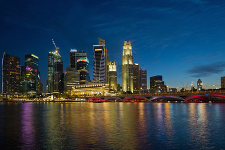 蓝小时时新加坡河水滨天线图片